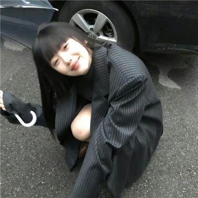 驼路神卦女 海报